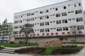 贵州经济技术学校图片(遂宁市职业技术学校)